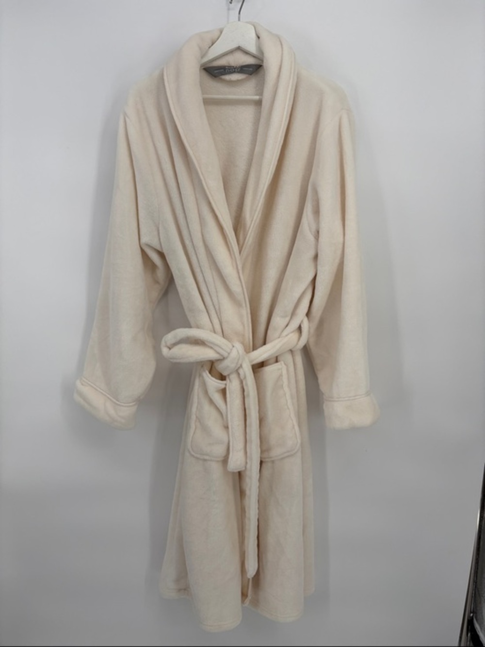  Brookstone NAP Cream Plush Shawl Collar Robe